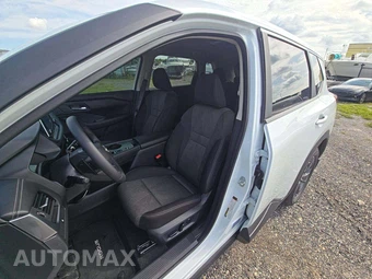 2026 Nissan Rogue SV – miniatura 3