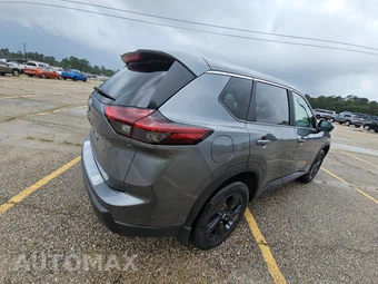 2026 Nissan Rogue SV – miniatura 4