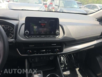 2026 Nissan Rogue SV – miniatura 10