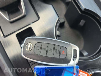 2026 Nissan Rogue SV – miniatura 8