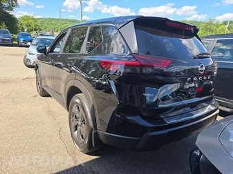 2026 Nissan Rogue SV – miniatura 2