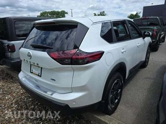 2026 Nissan Rogue SV – miniatura 3