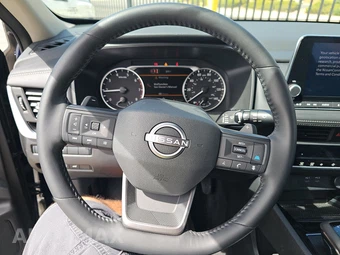 2026 Nissan Rogue SV – miniatura 10