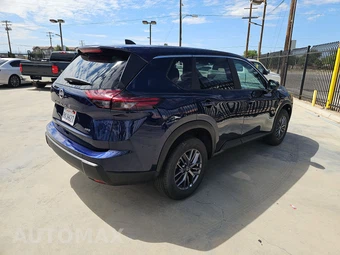 2026 Nissan Rogue SV – miniatura 4