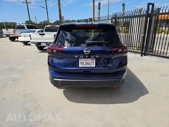 2026 Nissan Rogue SV – miniatura 5