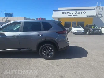 2026 Nissan Rogue SV – miniatura 3