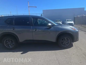 2026 Nissan Rogue SV – miniatura 5