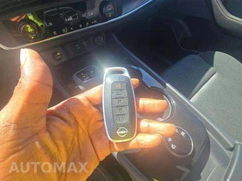 2026 Nissan Rogue SV – miniatura 9