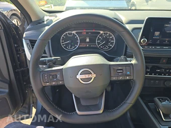 2026 Nissan Rogue SV – miniatura 10