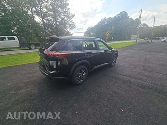 2026 Nissan Rogue SV – miniatura 3
