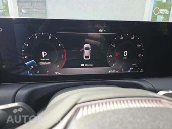 2026 Nissan Sentra SR – miniatura 9