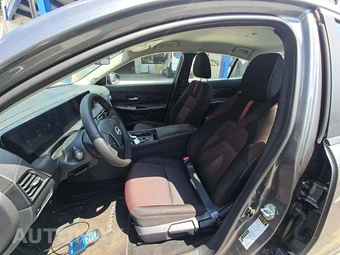 2026 Nissan Sentra SR – miniatura 6