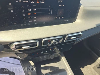 2026 Nissan Sentra SV - miniatura 11