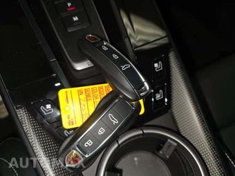 2026 Porsche 911 Carrera 4 GTS Coupe - miniatura 8