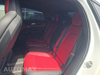 2026 Porsche Cayenne GTS Coupe - miniatura 13
