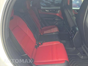 2026 Porsche Cayenne GTS Coupe - miniatura 16