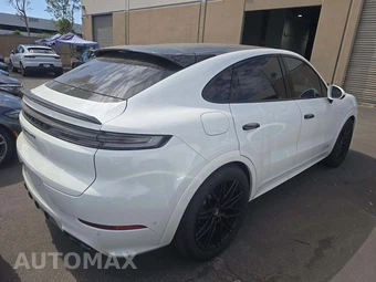 2026 Porsche Cayenne GTS Coupe - miniatura 3