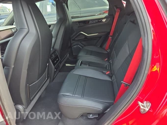 2026 Porsche Cayenne GTS Coupe – miniatura 13