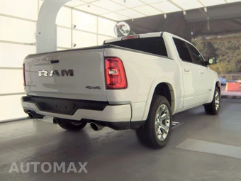 2026 Ram 1500 Big Horn Crew Cab Short Bed - miniatura 4