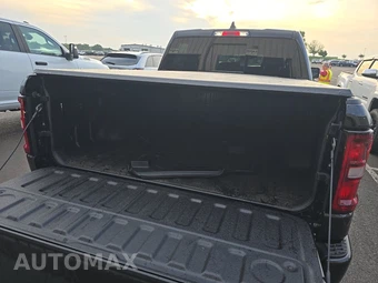 2026 Ram 1500 Big Horn Crew Cab Short Bed – miniatura 16