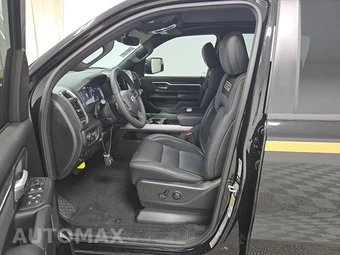 2026 Ram 1500 Big Horn Crew Cab Short Bed – miniatura 7