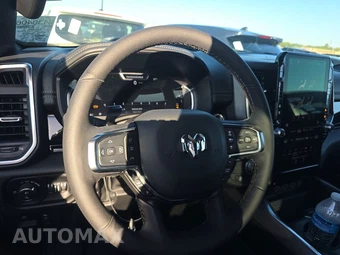 2026 Ram 1500 Laramie Crew Cab Short Bed - miniatura 10