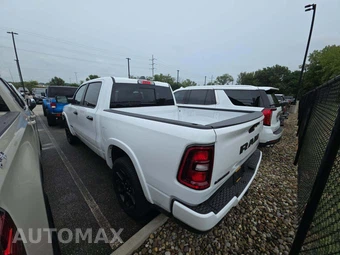 2026 Ram 1500 Laramie Crew Cab Short Bed - miniatura 2