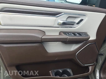 2026 Ram 1500 Laramie Crew Cab Short Bed - miniatura 9