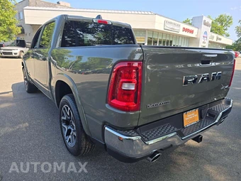 2026 Ram 1500 Laramie Crew Cab Short Bed – miniatura 2