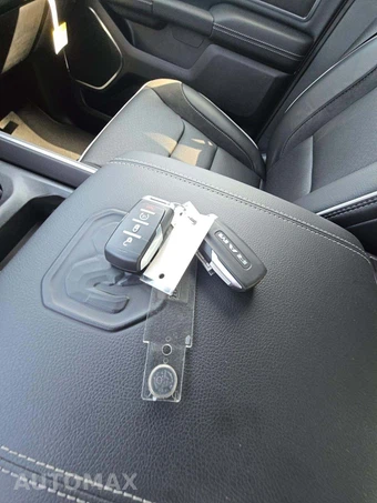 2026 Ram 1500 Laramie Crew Cab Short Bed – miniatura 8