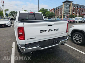 2026 Ram 1500 Laramie Crew Cab Short Bed - miniatura 2