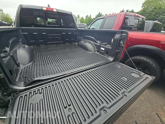2026 Ram 1500 Laramie Crew Cab Short Bed - miniatura 14