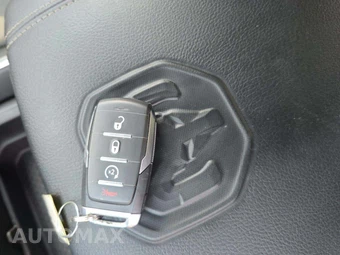 2026 Ram 1500 Laramie Crew Cab Short Bed - miniatura 8