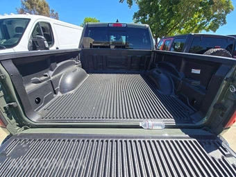 2026 Ram 1500 Laramie Crew Cab Short Bed - miniatura 14