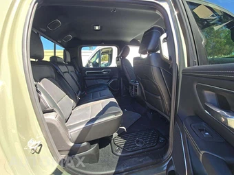 2026 Ram 1500 Laramie Crew Cab Short Bed - miniatura 16