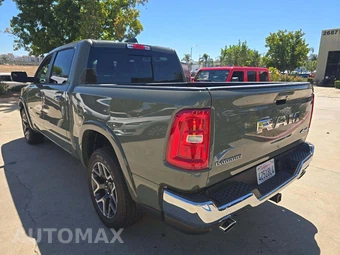 2026 Ram 1500 Laramie Crew Cab Short Bed - miniatura 2