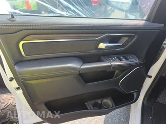2026 Ram 1500 Laramie Crew Cab Short Bed - miniatura 9