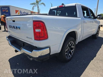 2026 Ram 1500 Laramie Crew Cab Short Bed - miniatura 3