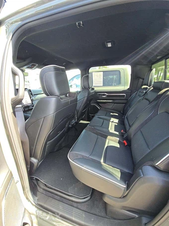 2026 Ram 1500 Laramie Crew Cab Short Bed – miniatura 13