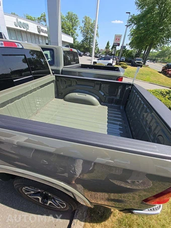 2026 Ram 1500 Laramie Crew Cab Short Bed – miniatura 14