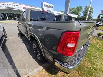 2026 Ram 1500 Laramie Crew Cab Short Bed – miniatura 2