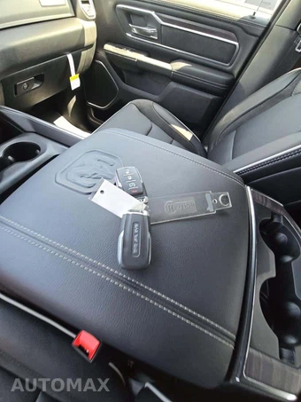2026 Ram 1500 Laramie Crew Cab Short Bed – miniatura 8