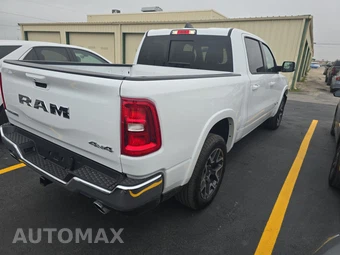 2026 Ram 1500 Laramie Crew Cab Short Bed - miniatura 4