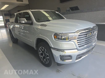 2026 Ram 1500 Laramie Crew Cab Short Bed - miniatura 3