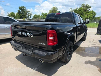 2026 Ram 1500 Laramie Crew Cab Short Bed - miniatura 3