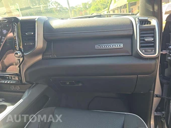 2026 Ram 1500 Laramie Crew Cab Short Bed - miniatura 19