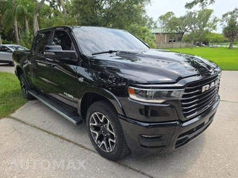 2026 Ram 1500 Laramie Crew Cab Short Bed - miniatura 4