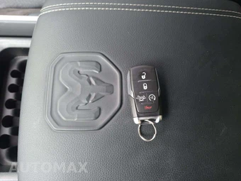 2026 Ram 1500 Laramie Crew Cab Short Bed - miniatura 8