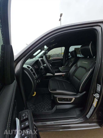 2026 Ram 1500 Laramie Crew Cab Short Bed - miniatura 3