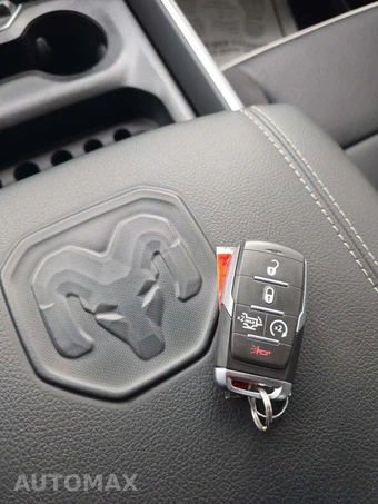 2026 Ram 1500 Laramie Crew Cab Short Bed - miniatura 5